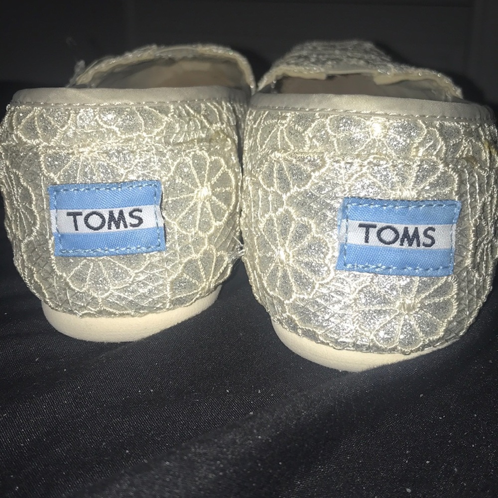 Toms! - Picture 2 of 5